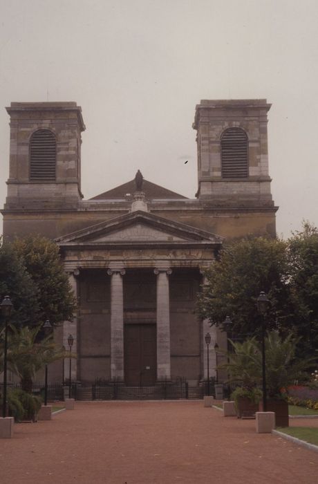 Cathédrale Saint-Vincent (nouvelle église Saint-Vincent) : Façade nord, vue générale