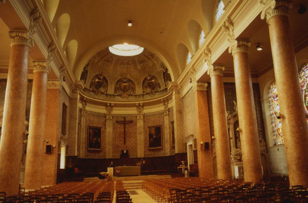 Cathédrale Saint-Vincent (nouvelle église Saint-Vincent) : Nef, vue générale