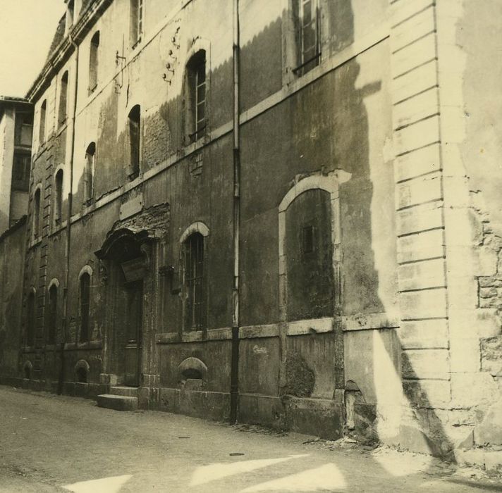 Couvent des Ursulines (ancien) : Façade sur rue, vue partielle