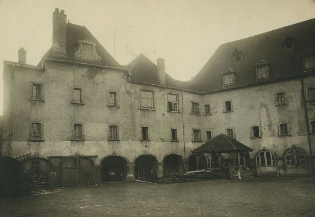 Couvent des Ursulines (ancien) : Façade sur cour, vue générale