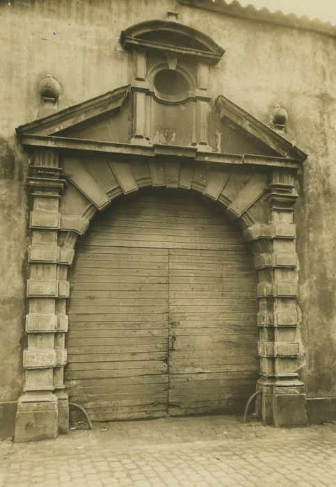 Couvent des Ursulines (ancien) : Portail d’accès non localisé, vue générale