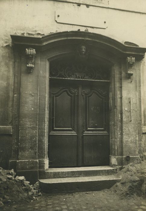 Couvent des Ursulines (ancien) : Porte d’accès sur rue, vue générale