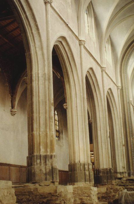 Ancienne église Saint-Clément : Nef, vue partielle