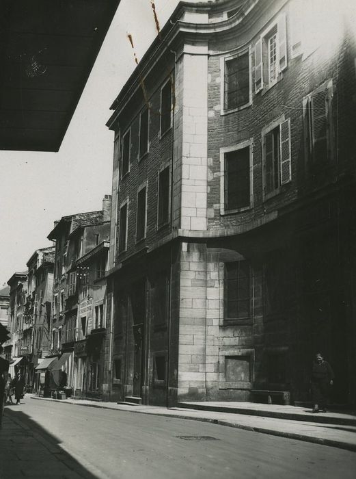 Hospice de la Charité : Façade sur rue, vue partielle