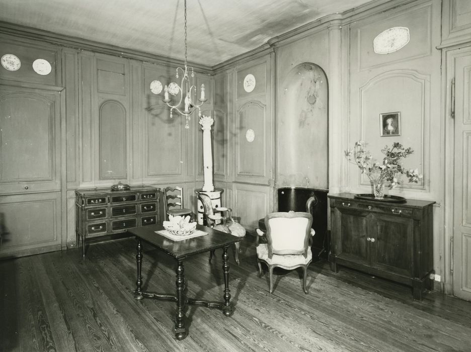 Hôtel Vantey : Rez-de-chaussée, salle à manger, vue générale