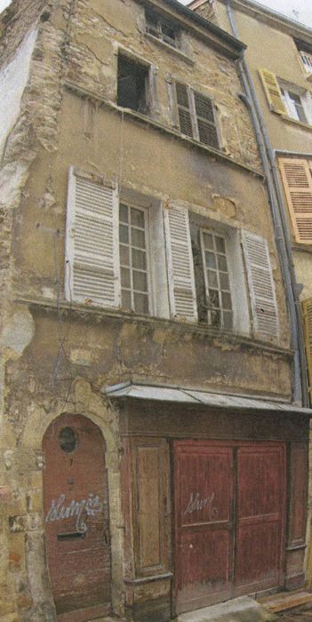 "Maison dite " du Bailli " et tour gallo-romaine contiguë : Façade sur rue, vue générale"