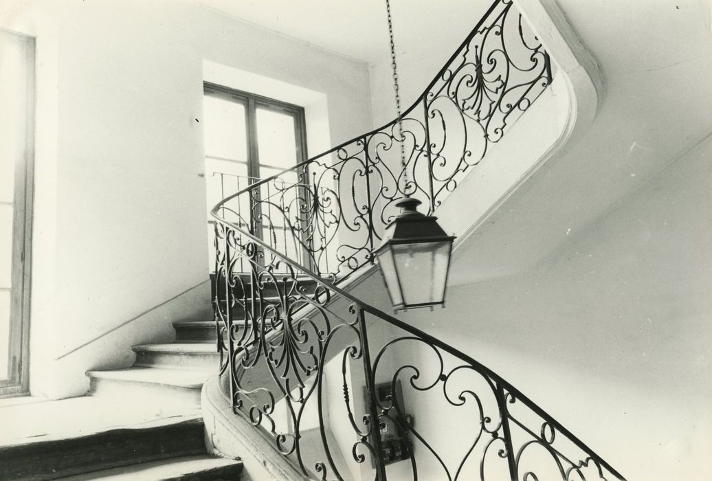 Hôtel de ville : Escalier d’honneur, vue partielle