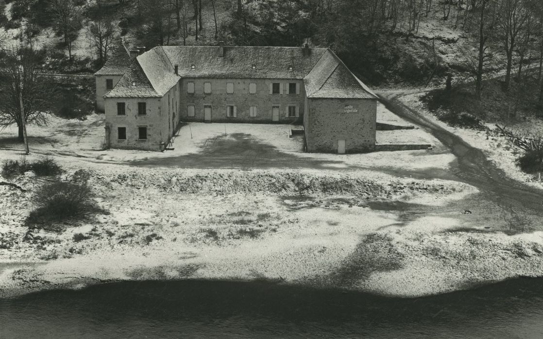 Château de Longevialle : Ensemble est, vue générale