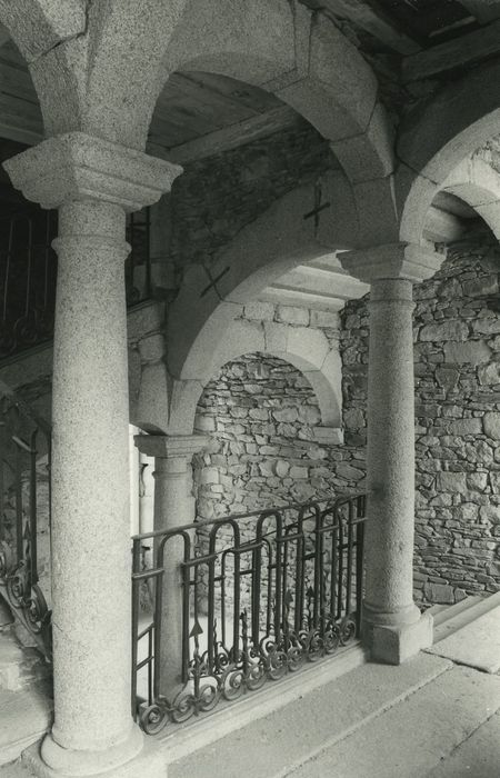 Château de Longevialle : Escalier monumental, vue partielle