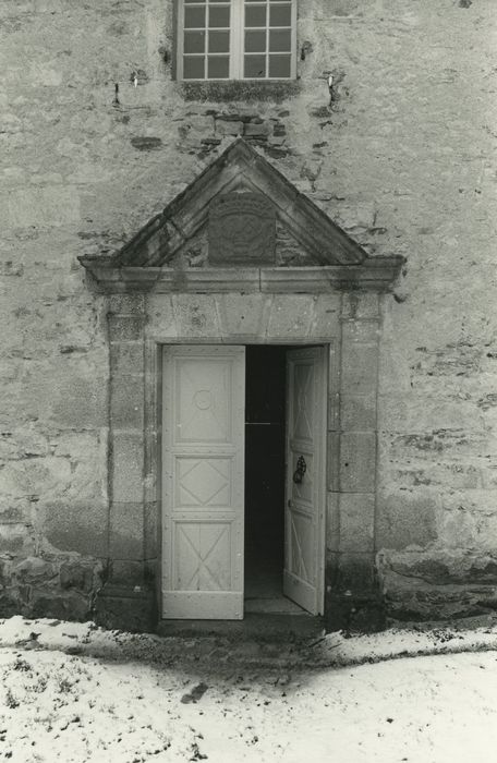 Château de Longevialle : Aile sud, façade nord, porte d’accès, vue générale