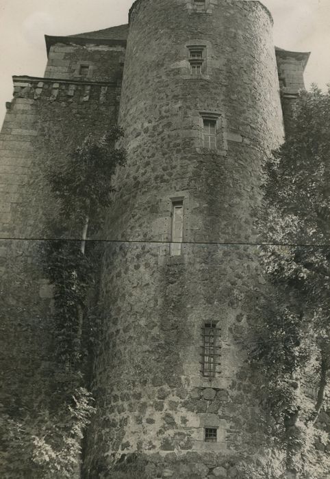 Château de Pompignac : Façade sud, vue partielle