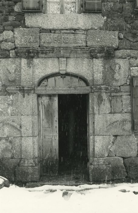 Ferme Allègre dite Maison du Paysan : Façade ouest, porte d’accès, vue générale