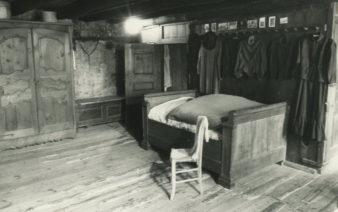 Ferme Allègre dite Maison du Paysan : Chambre commune, vue partielle