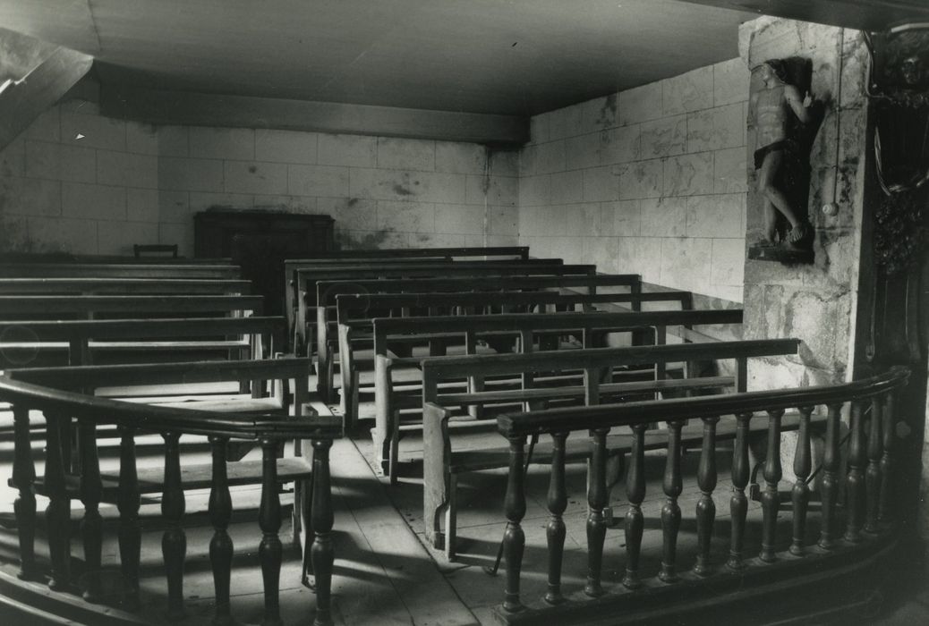 Eglise Saint-Blaise : Estrade de la nef sous la tribune, vue générale