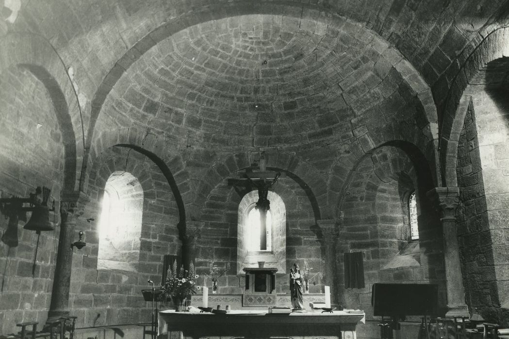 Eglise Sainte-Croix et Saint-Pierre : Choeur, vue générale