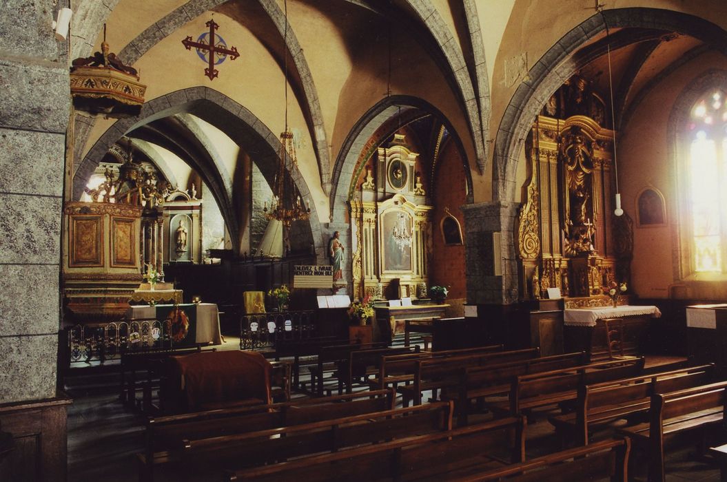 Eglise Saint-Martin : Nef, vue partielle