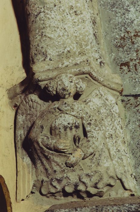 Eglise Saint-Martin : Détail d’un culot sculpté dans la chapelle Saint Jean