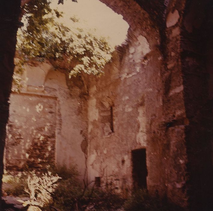 Ancien couvent Saint-Joseph : Eglise, vue partielle des ruines