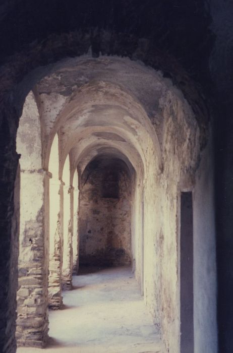 Ancien couvent Saint-Joseph : Cloître, vue partielle