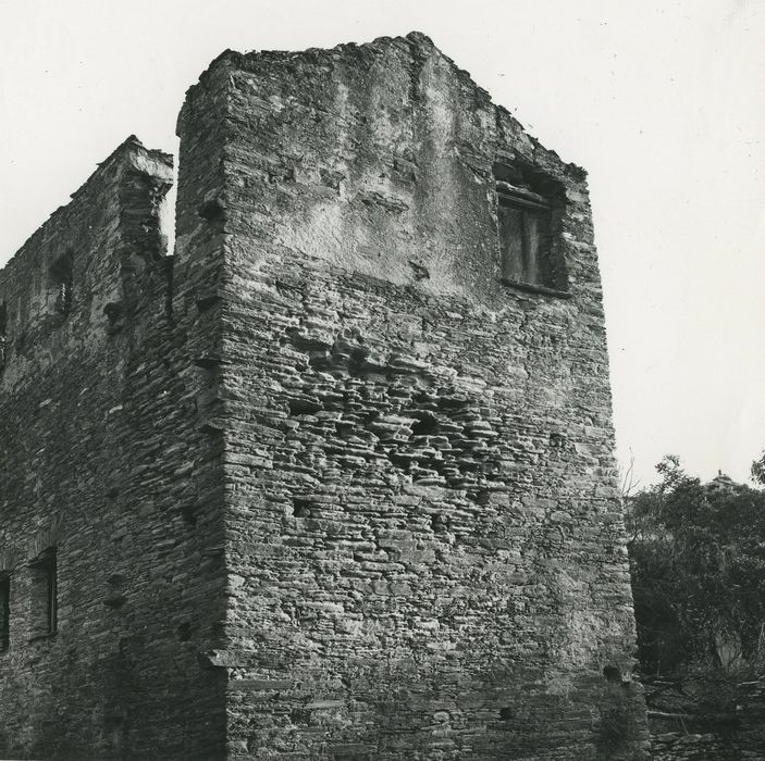 Ancien couvent Saint-Joseph : Angle nord-est, vue partielle des ruines