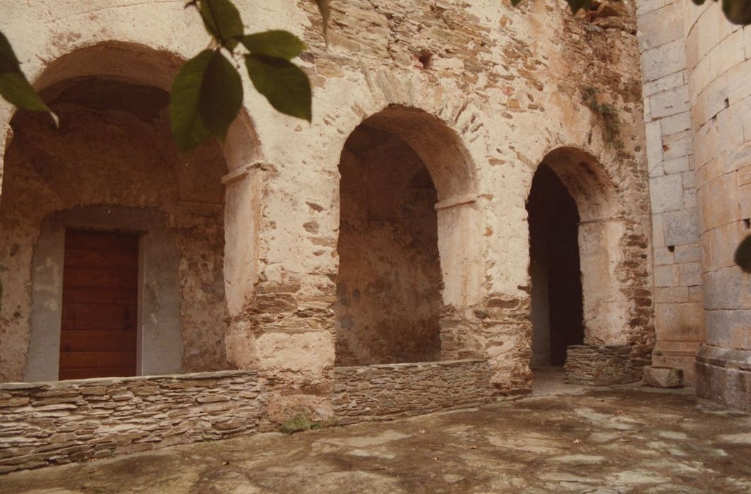 Ancien couvent Saint-Joseph : Cloître, aile sud, façade nord, vue partielle