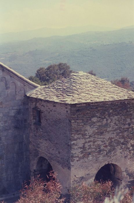 Ancien couvent Saint-Joseph : Bâtiment situé à droite de la façade occidentale de l’église, vue partielle