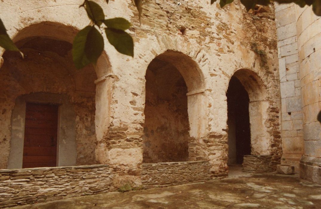 Ancien couvent Saint-Joseph : Cloître, aile sud, façade nord, vue partielle