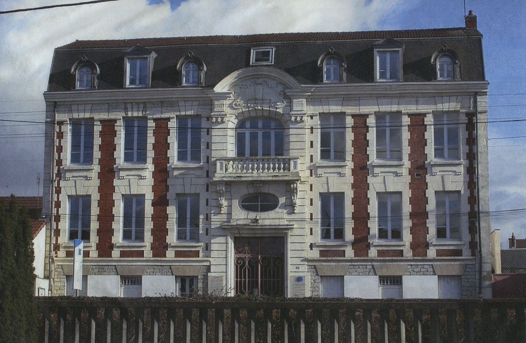 Maison du syndicat des mineurs : Façade ouest, vue générale