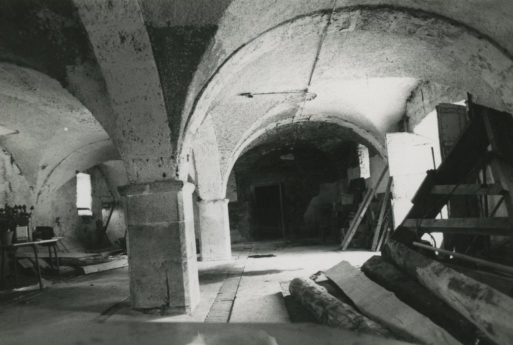 Abbaye de Mélan (ancienne) : Ancienne ferme, rez-de-chaussée, vue générale