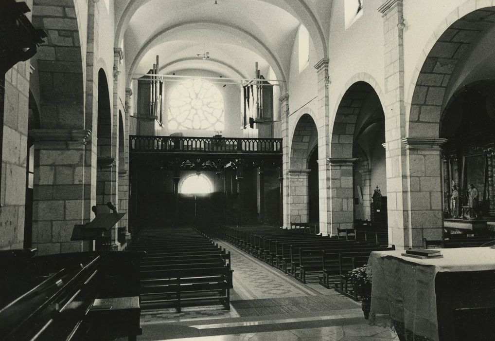 Eglise paroissiale : Nef, vue générale