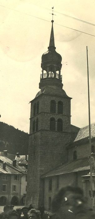 Eglise paroissiale : Clocher, élévations nord et est, vue générale