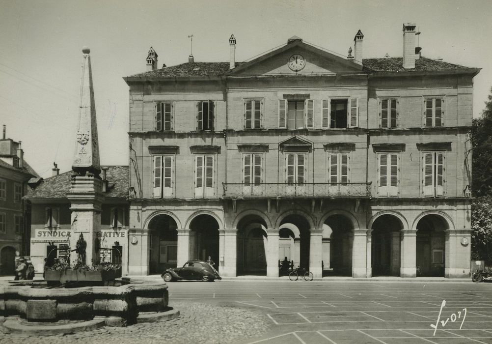 Hôtel de ville : Façade sud-est, vue générale