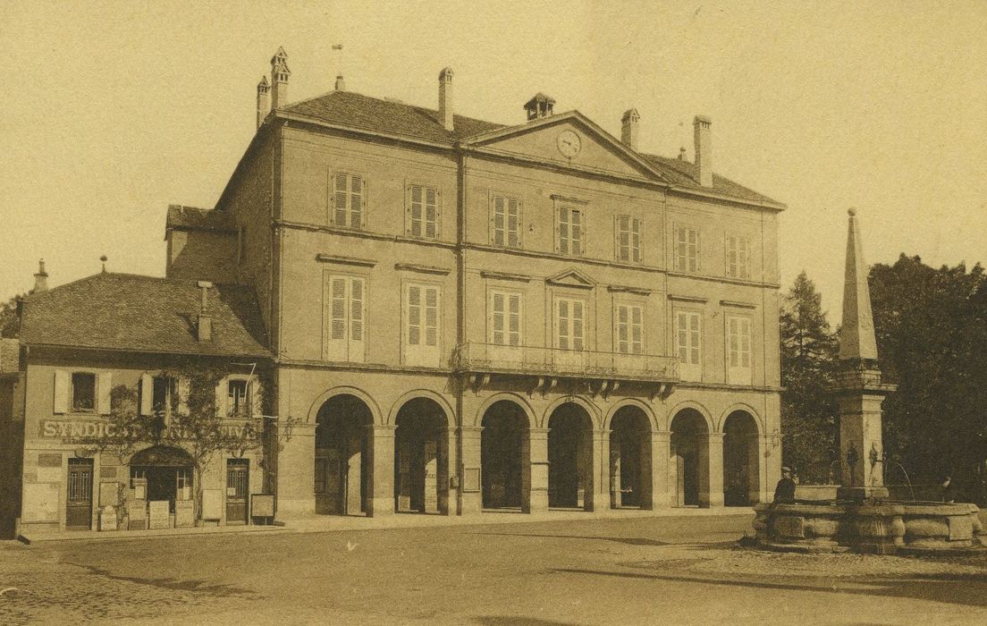 Hôtel de ville : Façade sud-est, vue générale