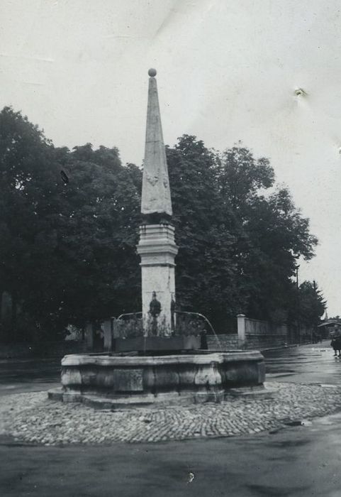 Fontaine, vue générale