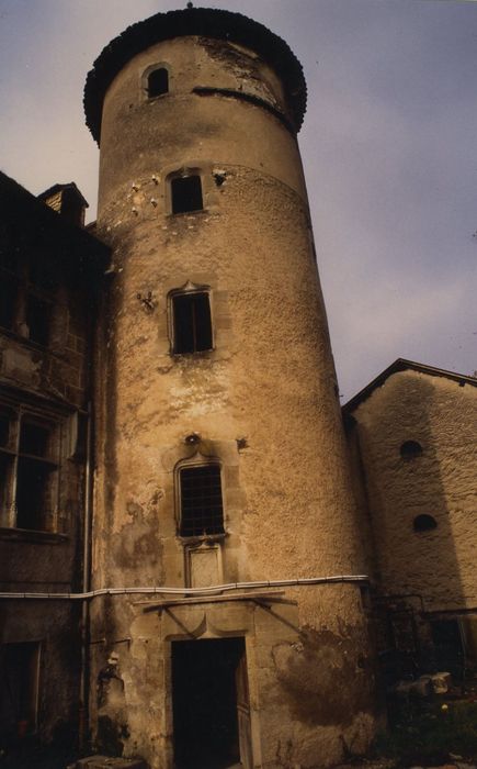 Château de Marclaz : Façade est, tour d’escalier, vue générale