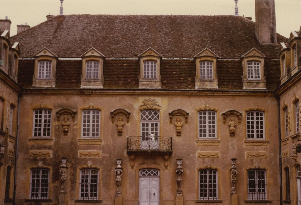 Château de Chaumont : Cour d’honneur, façade nord, vue générale