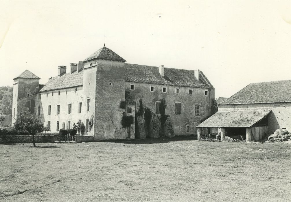 Château d'Ozenay : Ensemble sud-est, vue générale