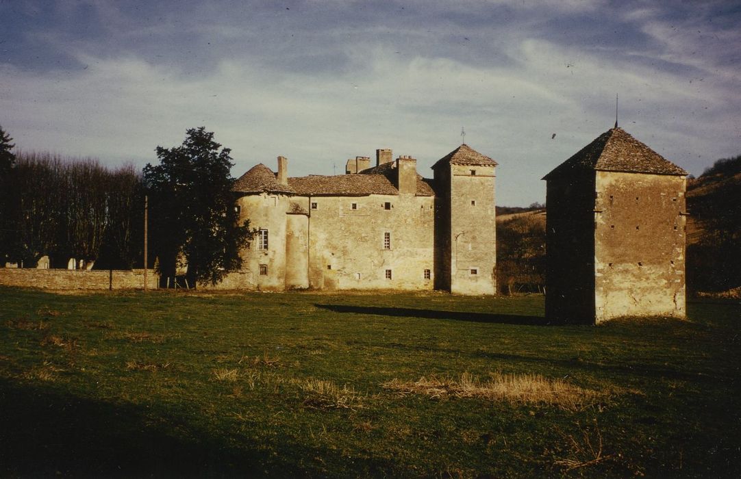 Château d'Ozenay : Ensemble ouest, vue générale