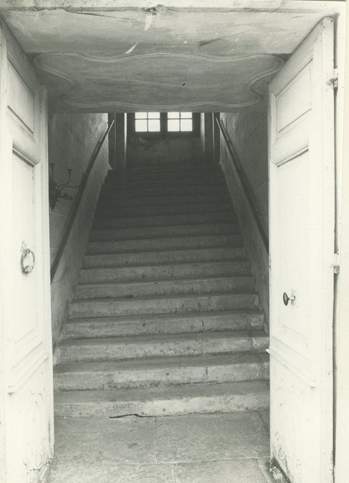 Château d'Ozenay : Escalier, vue partielle