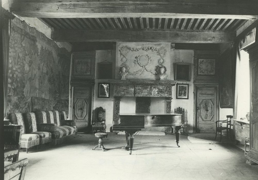 Château d'Ozenay : 1er étage, grand salon, vue générale