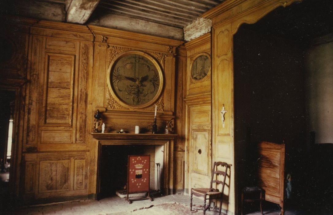 Château d'Ozenay : 1er étage, chambre, vue partielle