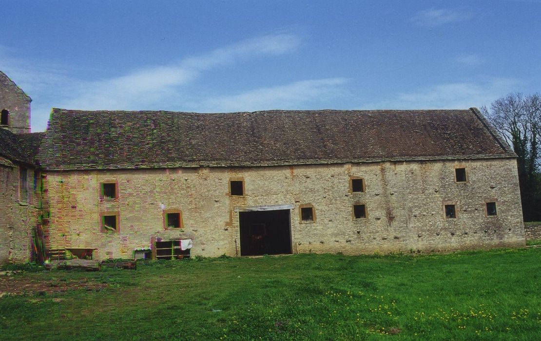 Château d'Ozenay : Grange, façade sud, vue générale