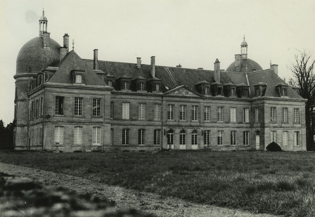 Château de Digoine : Ensemble sud, vue générale