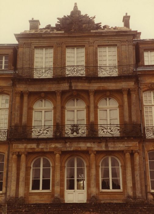 Château de Digoine : Façade nord, vue partielle