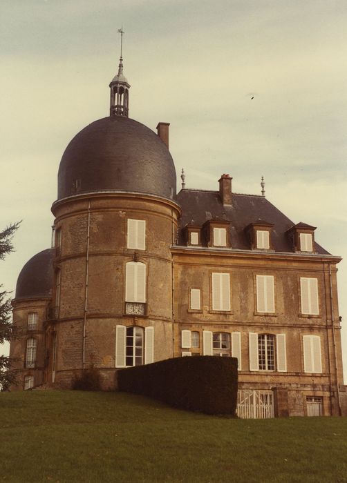 Château de Digoine : Façade est, vue générale