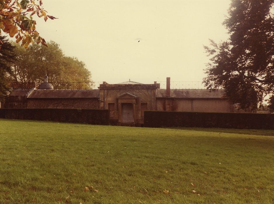 Château de Digoine : Serre, façade nord, vue partielle