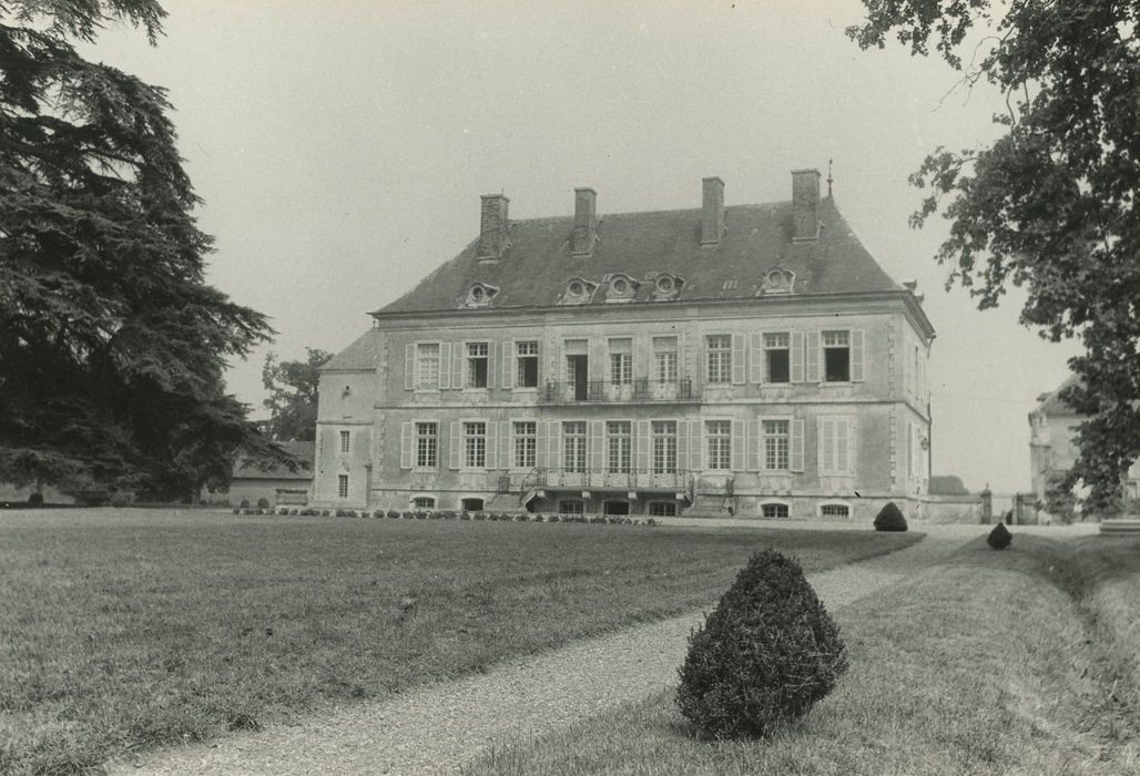 Château de Terrans : Façade sud, vue générale