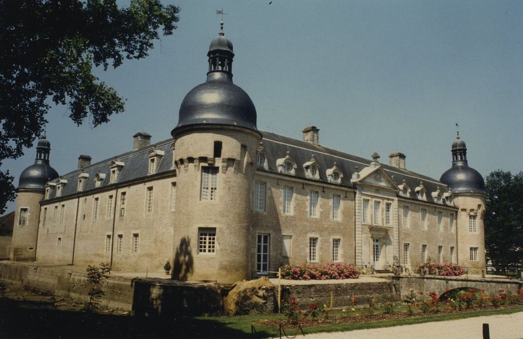 Château : Façades sud et est, vue générale