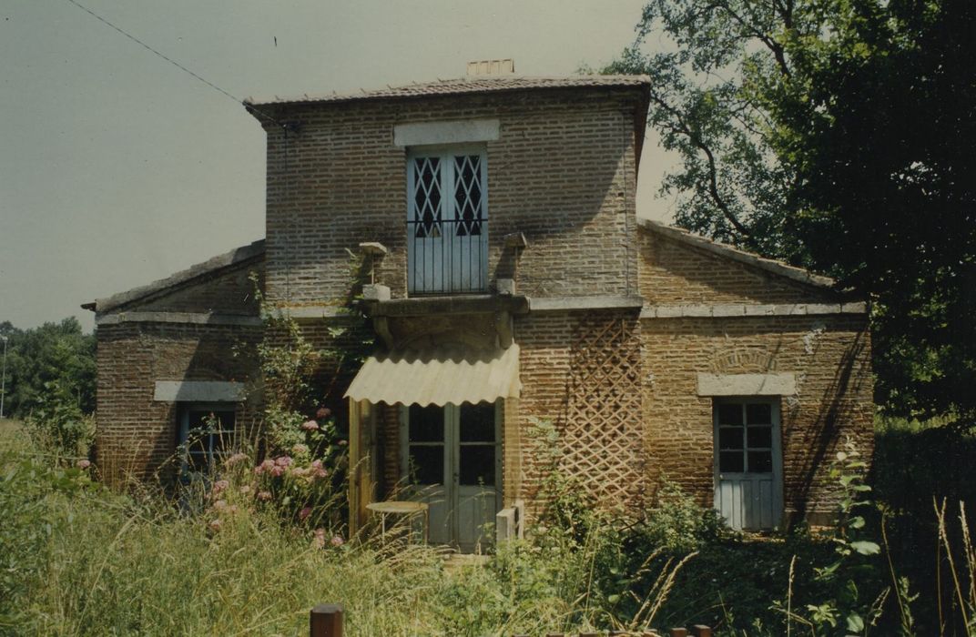 Château : Maison de gardien est, vue générale