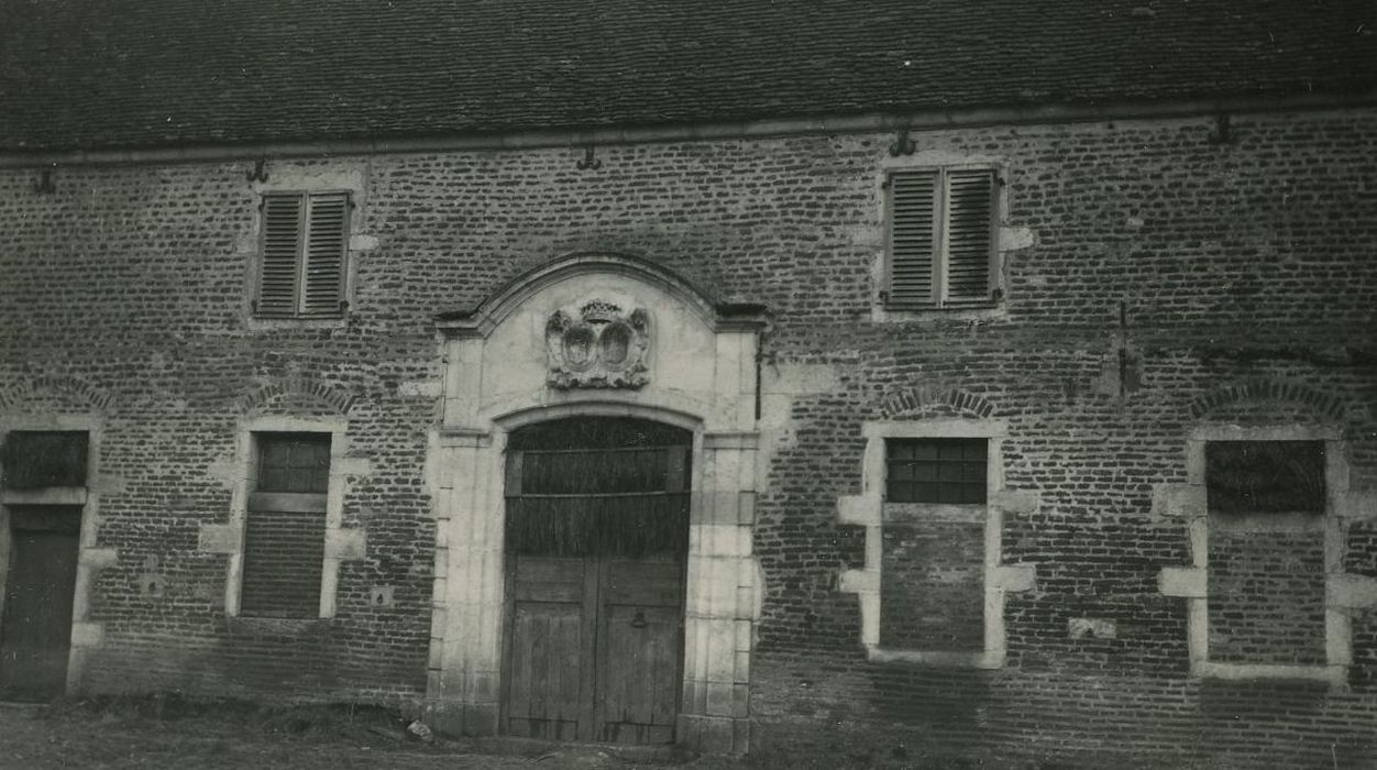 Château : Communs non localisés, vue partielle